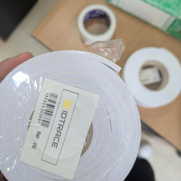 rouleau d’adhésif mousse pour étiquettes RFID on-metal pas chères – IDTrace