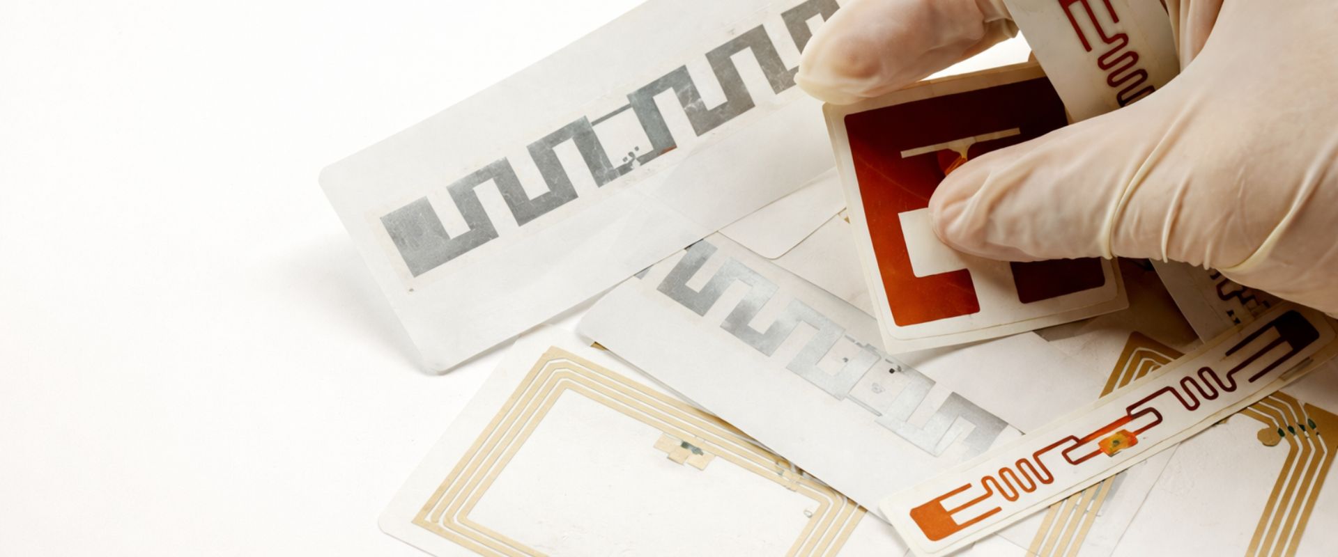 différence RFID UHF HF comparatif IDtrace